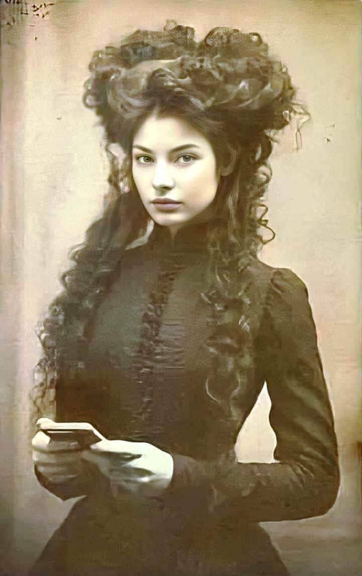 Camille Monfort, LA LEYENDA de "La vampira amazona" (1896).